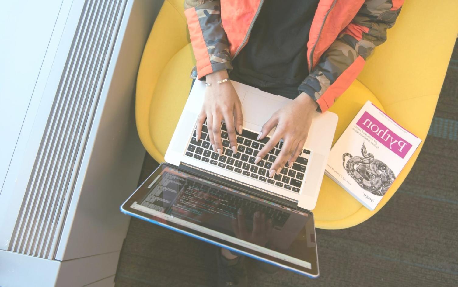 Projeto de evento de Halloween desenvolvido por aluno