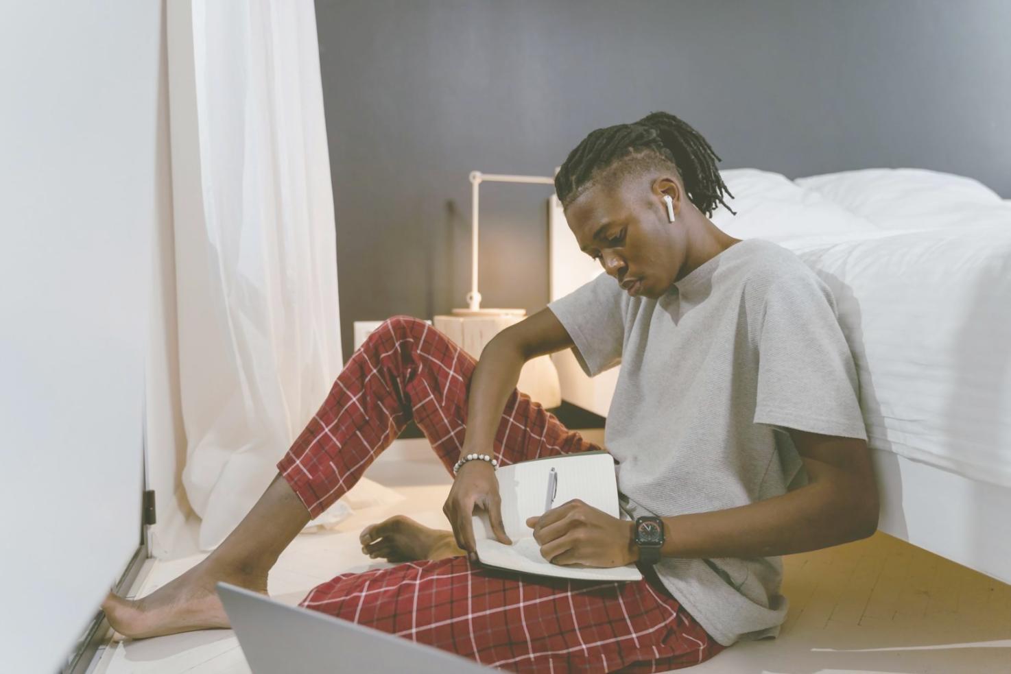 Exemplo de documentação de projeto de evento sazonal com diagramas de progressão e tabelas de recompensas